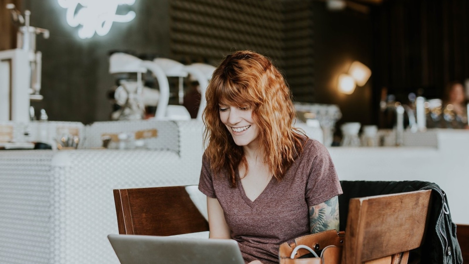 Women on laptop in cafe