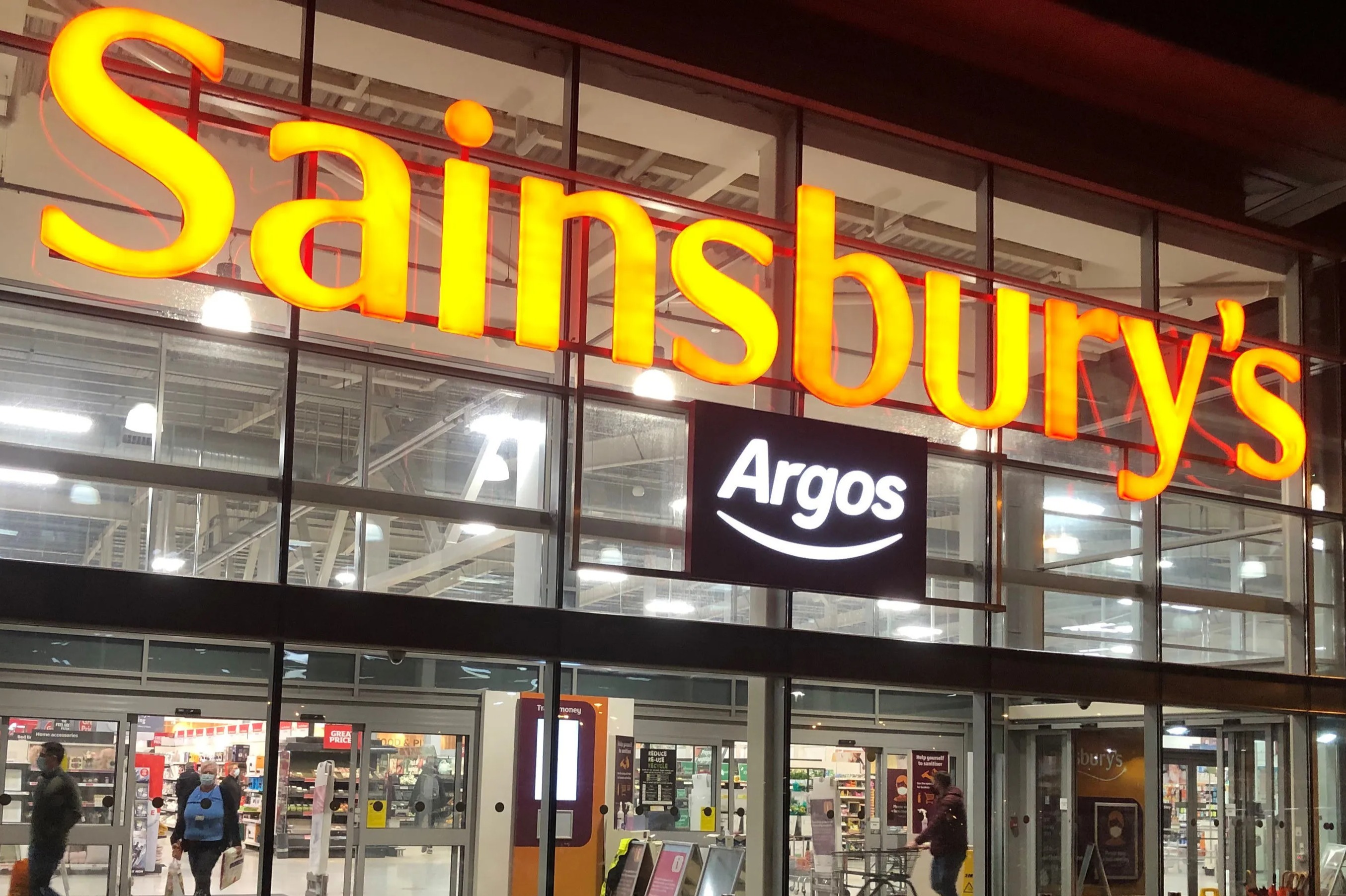 Sainsbury's shoppers threaten boycott over 'ridiculous' receipt rules